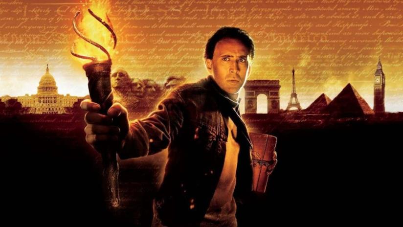 National Treasure, tutto quello che c'è da sapere sulla saga con Nicolas Cage Nicolas Cage con in mano una torcia in una immagine promozionale del film Il mistero dei Templari