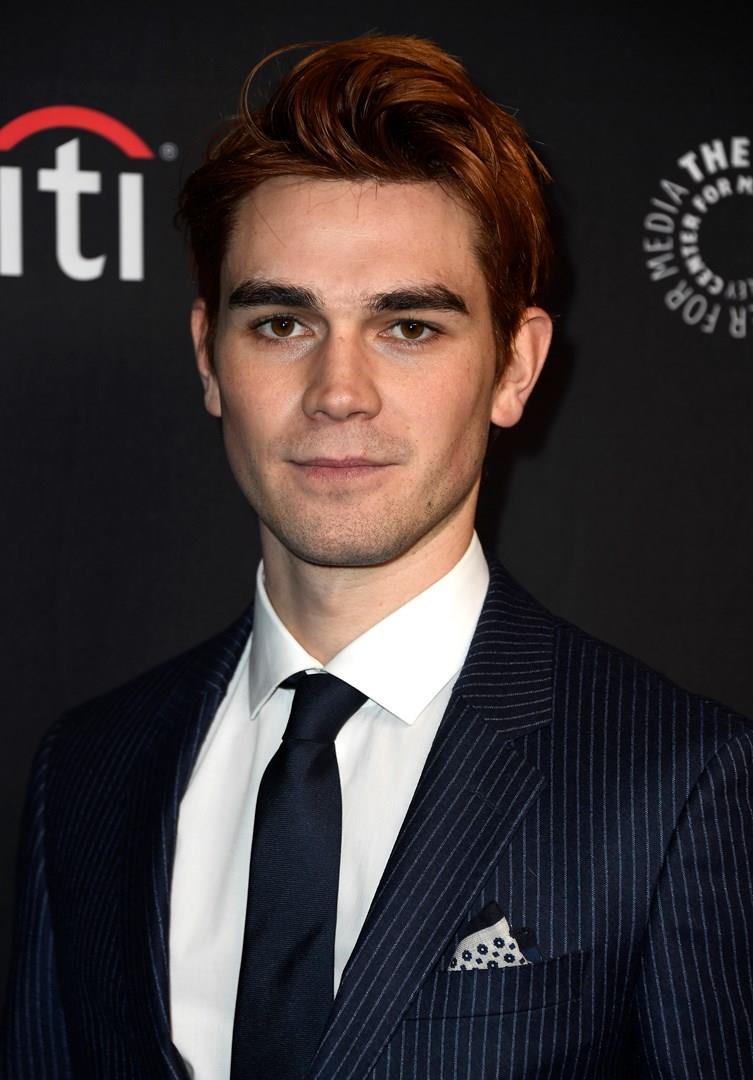 KJ Apa KJ Apa in primo piano