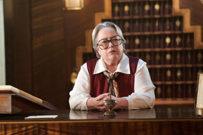 Kathy Bates in American Horror Story: Hotel American Horror Story: Hotel, Kathy Bates è Iris
