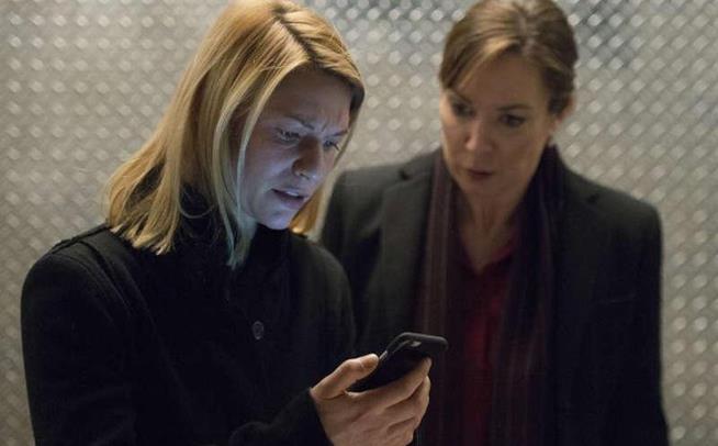Homeland anticipazioni sulla settima stagione Carrie e Elizabeth Keane in una scena della sesta stagione
