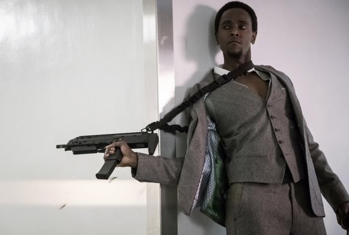 The Blacklist: Redemption 1X08 The Blacklist: Redemption - Solomon con un'arma