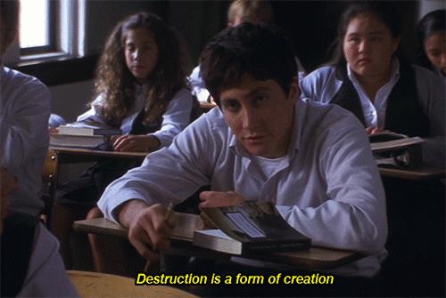 Donnie Darko: un viaggio tra le citazioni più iconiche del film Donnie Darko espone la sua idea su un racconto di Graham Greene