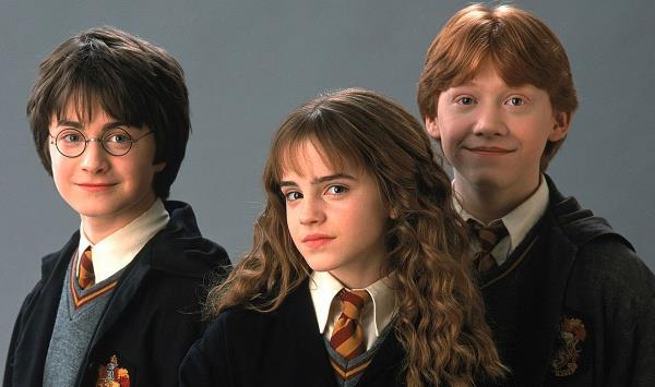 Harry Potter: i particolari dei film che non avevi mai notato I protagonisti di Harry Potter in un'immagine promozionale