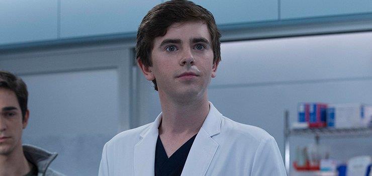L'attore Freddie Highmore in una scena della serie TV The Good Doctor The Good Doctor, Freddie Highmore in una scena della serie TV