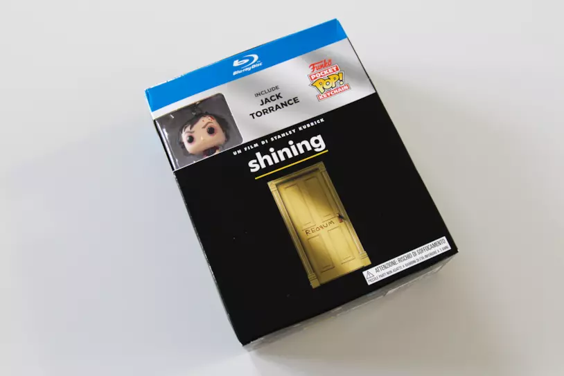 Il packaging della versione Blu-ray di Shining con portachiavi Funko Packshot della versione Blu-ray di Shining con portachiavi Funko