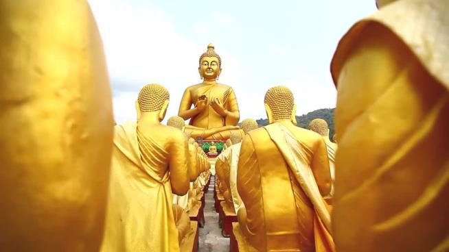 Fight of Gods, l'anteprima di MondoFox Monumenti e statue in Malesia