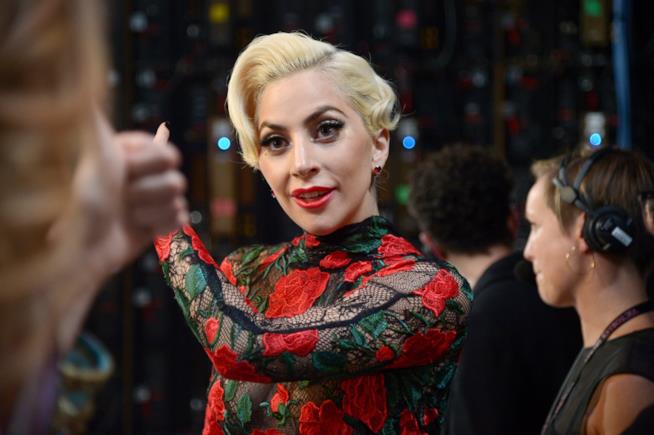 Lady Gaga parla di felicità e denaro ai fan di Londra Primo piano di Lady Gaga