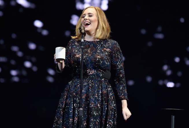 Adele ha sposato in segreto il compagno Simon Konecki? Primo piano di Adele