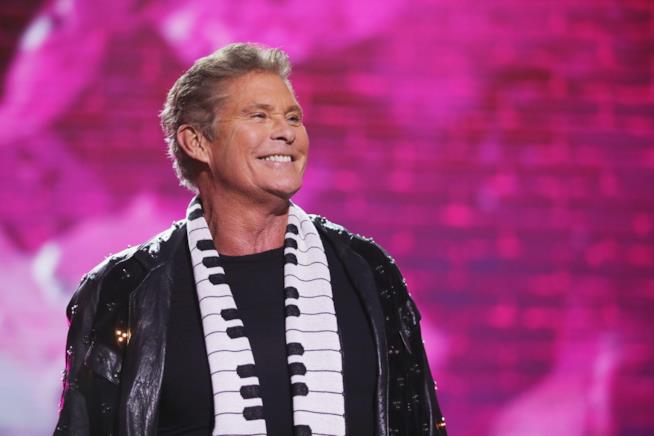 David Hasselhoff vuole sfondare con canzoni heavy metal David Hasselhoff si esibisce sul palco