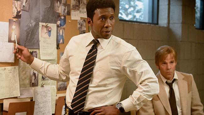 True Detective 3 è connessa alla prima stagione della serie? Mahershala Ali e Stephen Dorff in una scena di True Detective 3