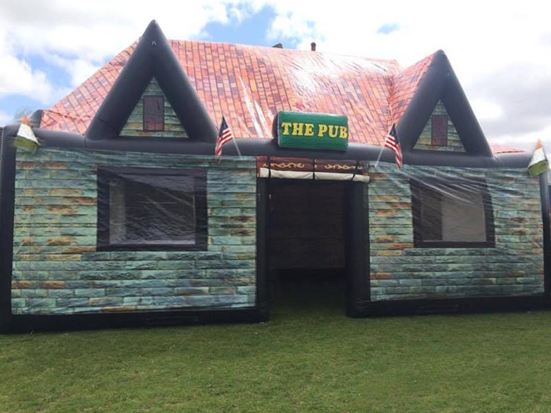 Il pub gonfiabile Un originale pub irlandese gonfiabile