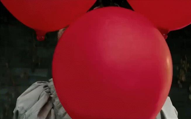 I Perdenti nelle nuove foto dal set della seconda parte di IT Bill Skarsgard nei panni di Pennywse