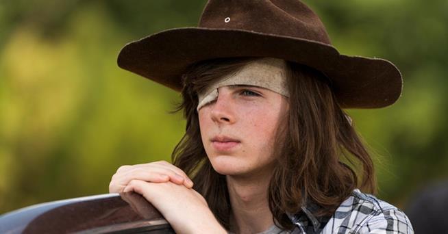Carl potrebbe morire in The Walking Dead? I genitori dell'attore lanciano frecciatine Chandler Riggs nei panni di Carl in The Walking Dead