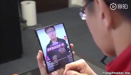 Xiaomi sta lavorando ad uno smartphone pieghevole su entrambi i lati Una GIF mostra il prototipo dello smartphone pieghevole di Xiaomi in azione
