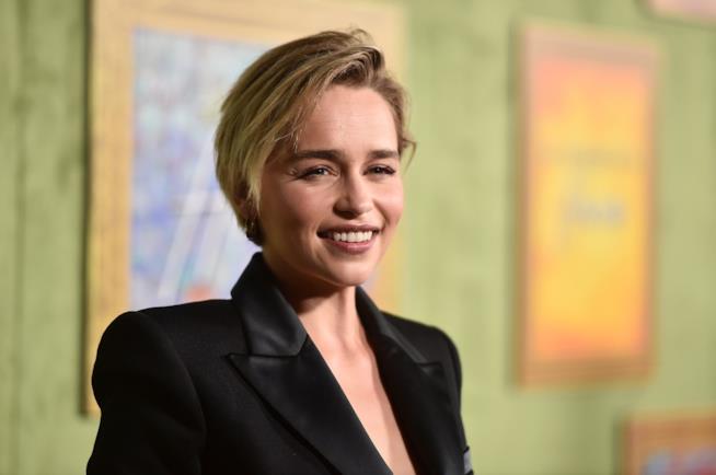 Emilia Clarke invita le parti a partecipare al concorso per vedere in sua compagnia la prima di Game of Thrones 8 Primo piano di Emilia Clarke