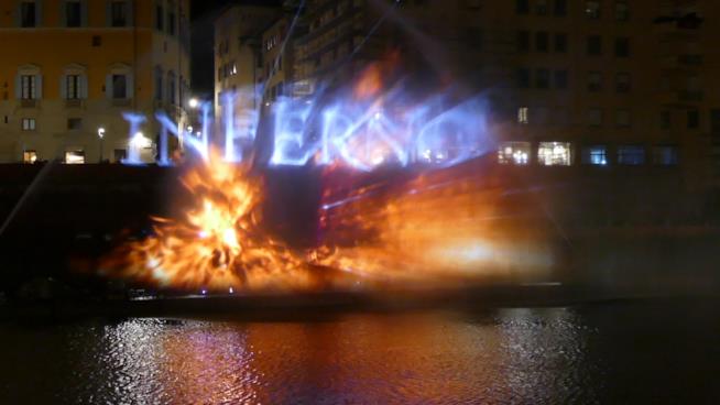 Firenze brucia per "Inferno" Firenze brucia per "Inferno"