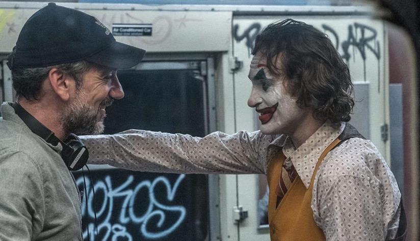 Joker supera i 500 milioni di dollari nel mondo Una foto di Todd Phillips e Joaquin Phoenix sul set del film Joker