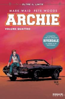 Archie Volume 4, l'edizione italiana Archie appoggiato alla sua auto sulla cover del quarto volume del fumetto