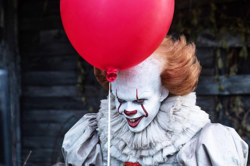 IT - Capitolo due, il ritorno di Pennywise nella nuova trama Bill Skarsgard nei panni di Pennywise