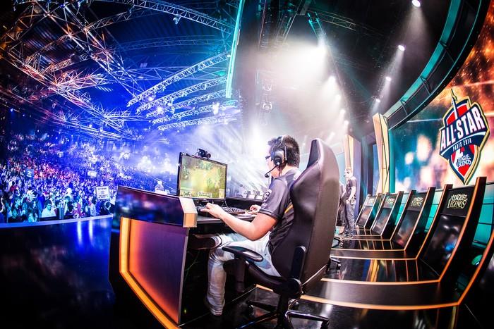 Il Gaming Stadium aprirà i battenti in Canada nel 2019 Giocatori professionisti di League of Legends, durante il campionato ufficiale 2014