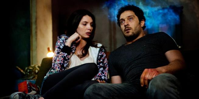 Claudio Santamaria e Ilenia Pastorelli trionfano ai David 2016 Claudio Santamaria e Ilenia Pastorelli in una scena di Lo chiamavano Jeeg Robot