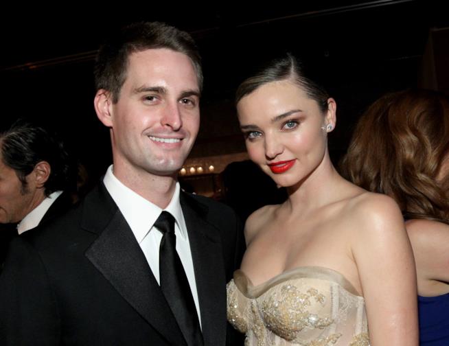 Miranda Kerr ha sposato Evan Spiegel Primo piano di Miranda Kerr e Evan Spiegel