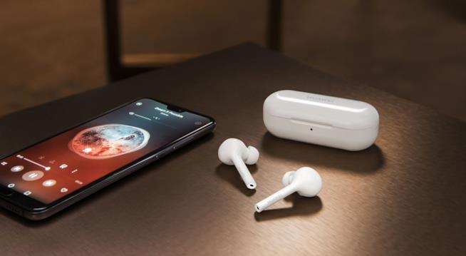Huawei FreeBuds Lite Le cuffie Huawei FreeBuds Lite in primo piano