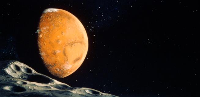 Il pianeta rosso visto dalla sua luna più lontana, Deimos Marte visto da circa 20.000 km di distanza