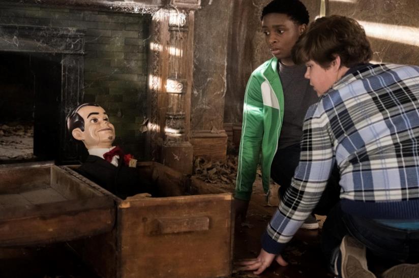 La recensione di Piccoli Brividi 2 - I fantasmi di Halloween, il ritorno di Slappy al cinema Slappy incontra i giovani protagonisti