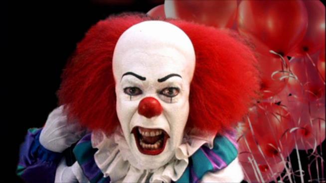 Stephen King e il clown di IT Un primo piano spaventoso del clown di IT