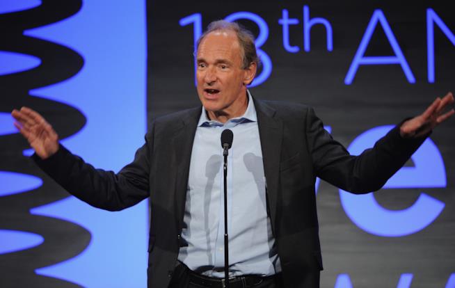 Tim Berners-Lee vuole salvare la rete con Solid, nuovo progetto open-source Tim Berners-Lee ai Webby Awards