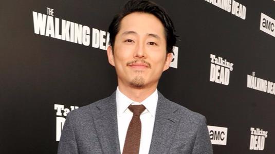 Steven Yeun parla della morte di Glenn in The Walking Dead Steven Yeun sul red carpet di Talking Dead
