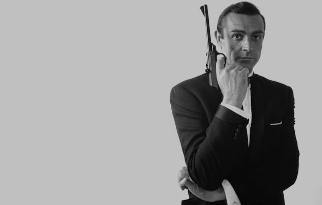 Da Skyfall a Licenza di uccidere, i migliori film di James Bond Sean Connery in una foto promozionale di 007