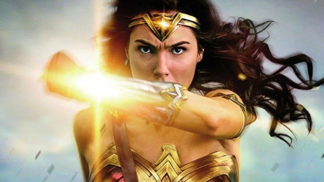 Wonder Woman 1984, la prima immagine ufficiale di Pedro Pascal Gal Gadot in posa da combattimento in un poster promozionale di Wonder Woman