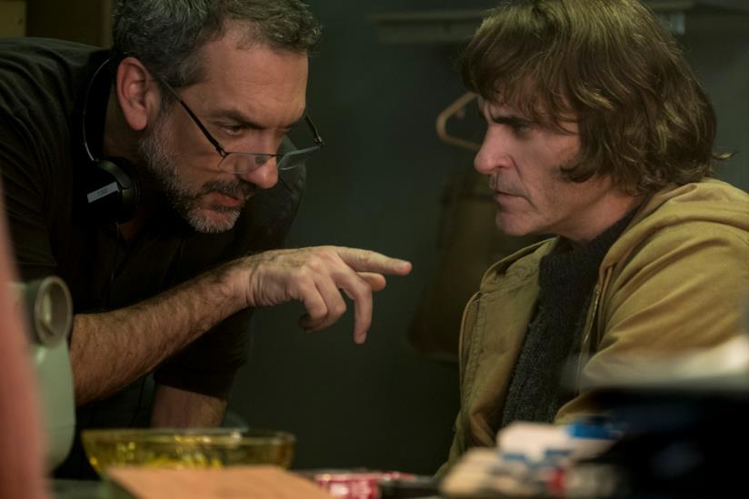Joker: Joaquin Phoenix parla della sua versione iniziale di Arthur Todd Phillips e Joaquin Phoenix sul set del film Joker