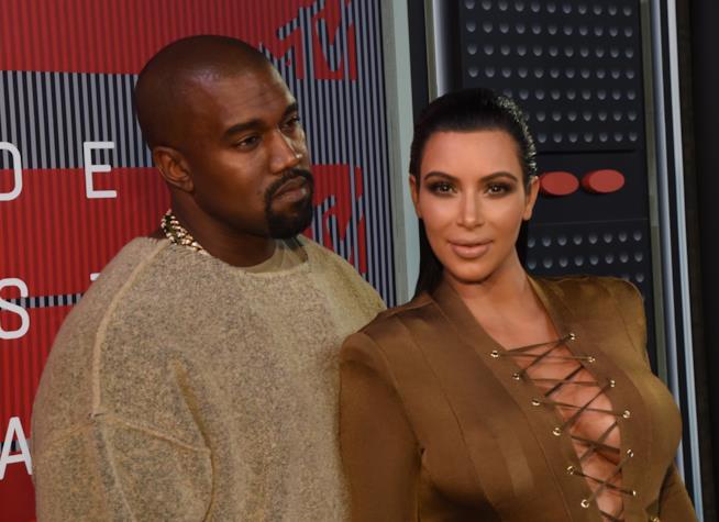 Kanye West è ancora ricoverato in ospedale per crollo nervoso Primo piano i Kanye West con Kim Kardashian
