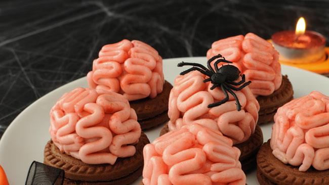 I più terribili menu di Halloween a base di occhi, dita e vermi come antipasti, primi e secondi I ragni infestano gli spaventosi menu di Halloween