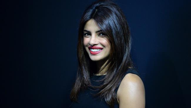 Priyanka Chopra ha ricevuto il Padma Shri in India Priyanka Chopra sorridente a un evento ufficiale