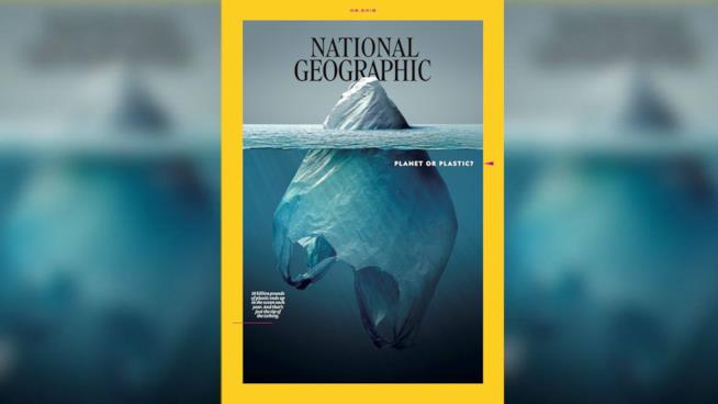 La copertina di National Geographic sull’inquinamento plastico è geniale! Il titolo dell'illustrazione di Jorge Gamboa è Iceberg Plástico