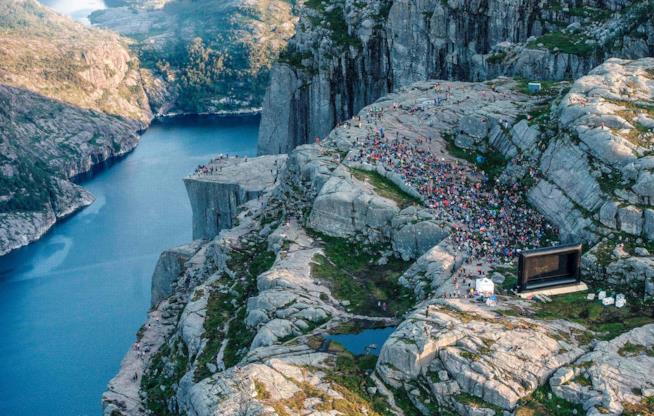 Mission: Impossible - Fallout: straordinaria proiezione su una falesia in Norvegia Mission: Impossible - Fallout: proiezione in Norvegia