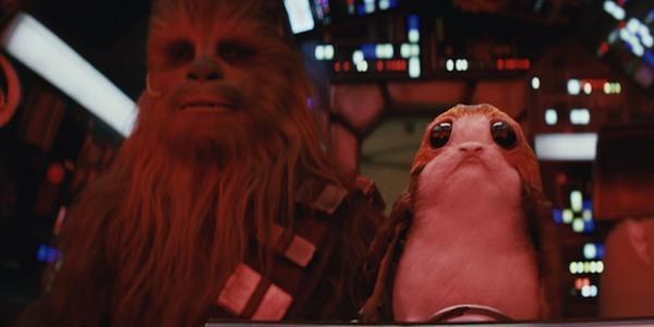 Chewbecca e un Porg Un porg a bordo del Millennium Falcon