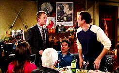 How I Met Your Mother, un viaggio tra le frasi più celebri della serie Marshall prende a schiaffi Barney