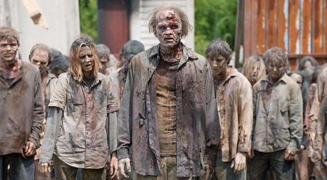 Parigi: caccia agli zombie con gli amici in una sala gioco con realtà virtuale Esercito di zombie in epidosio della serie TV The Waling Dead
