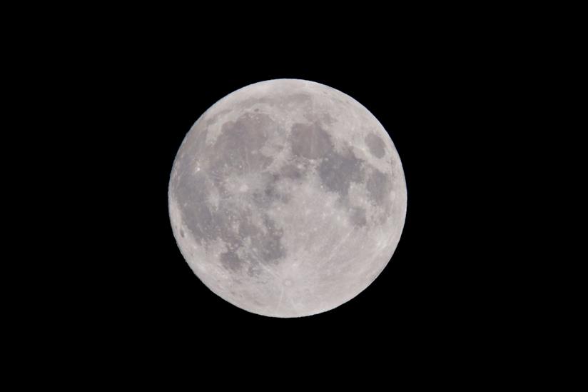 Le 7 curiosità che conoscevi sulla Luna Una meravigliosa foto della Luna