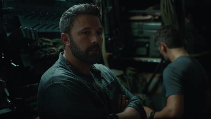 Ben Affleck coordina l'audace colpo in Triple Frontier Mezzo primo piano di Ben Affleck in una scena di Triple Frontier