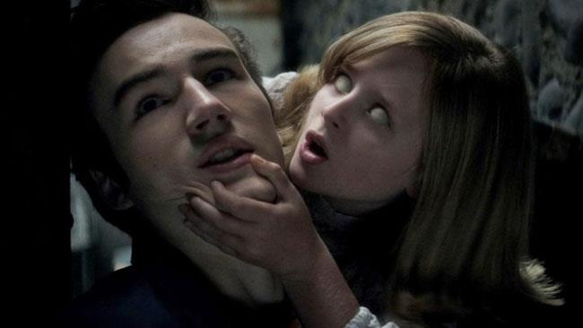 Due nuovi spot italiani per Ouija scena del film Ouija - Le origini del male