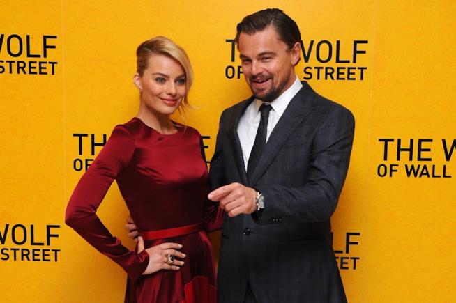 Margot Robbie dice la sua sulle scene di sesso con Leonardo DiCaprio Primo piano di Margot Robbie e Leonardo DiCaprio