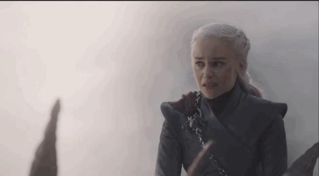 Daenerys decide di decimare tutti Daenerys furiosa sul dorso di Drogon