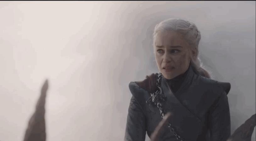 Daenerys decide di decimare tutti Daenerys furiosa sul dorso di Drogon