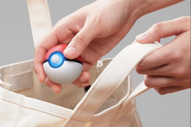 Pokemon Let's Go, l'ultimo trailer mostra tutte le novità su Nintendo Switch L'accessorio PokéBall Plus in vendita con Pokémon Let's Go